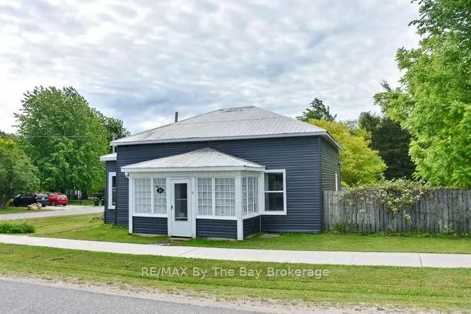 Photo 3 of 11 Edward Street W, Clearview, Creemore — HOMEH