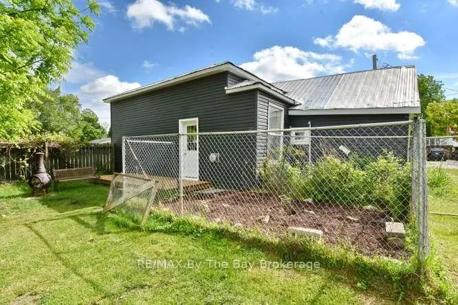Photo 24 of 11 Edward Street W, Clearview, Creemore — HOMEH