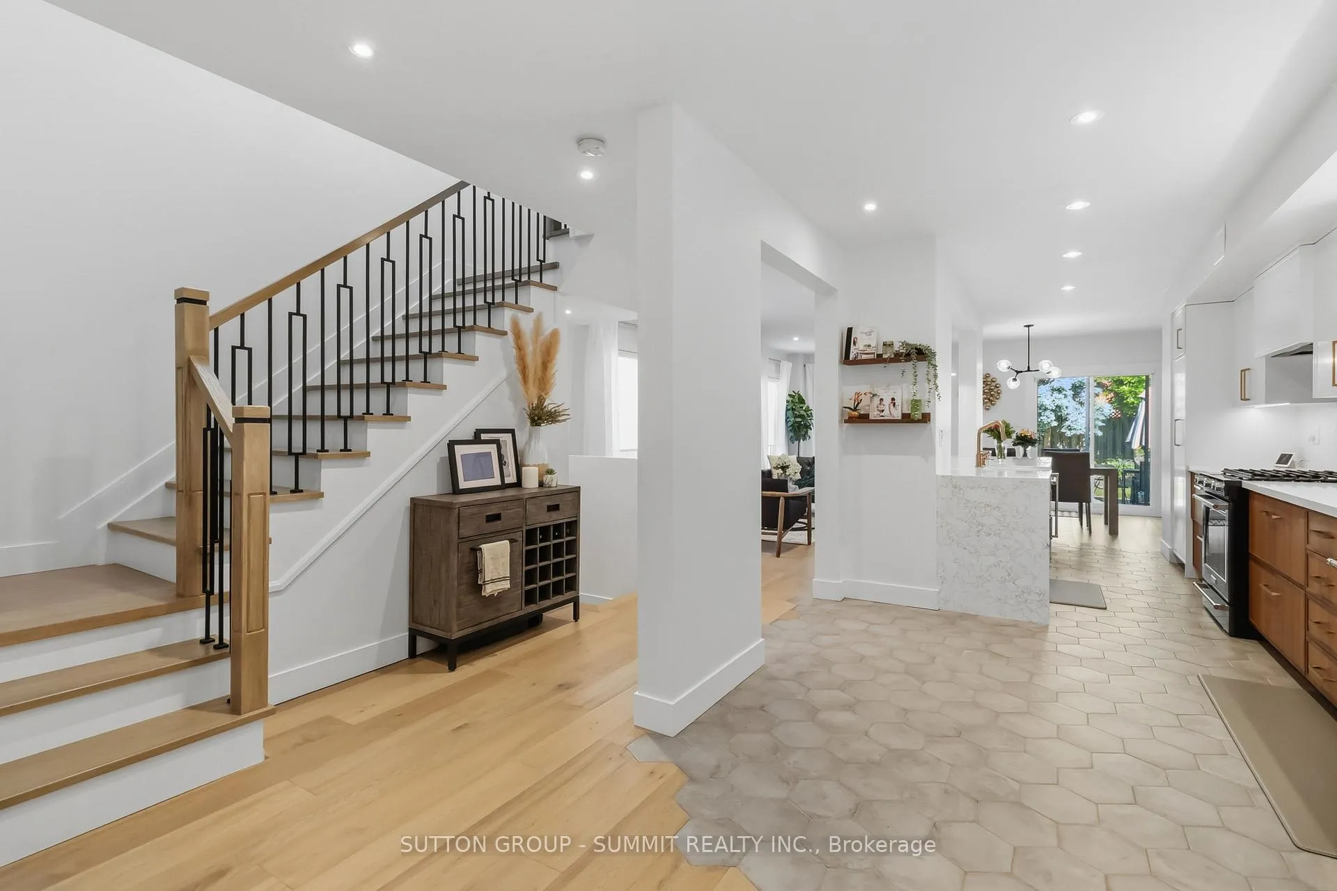 Photo 2 of 2111 Westmount Drive, Oakville, Westmount — HOMEH