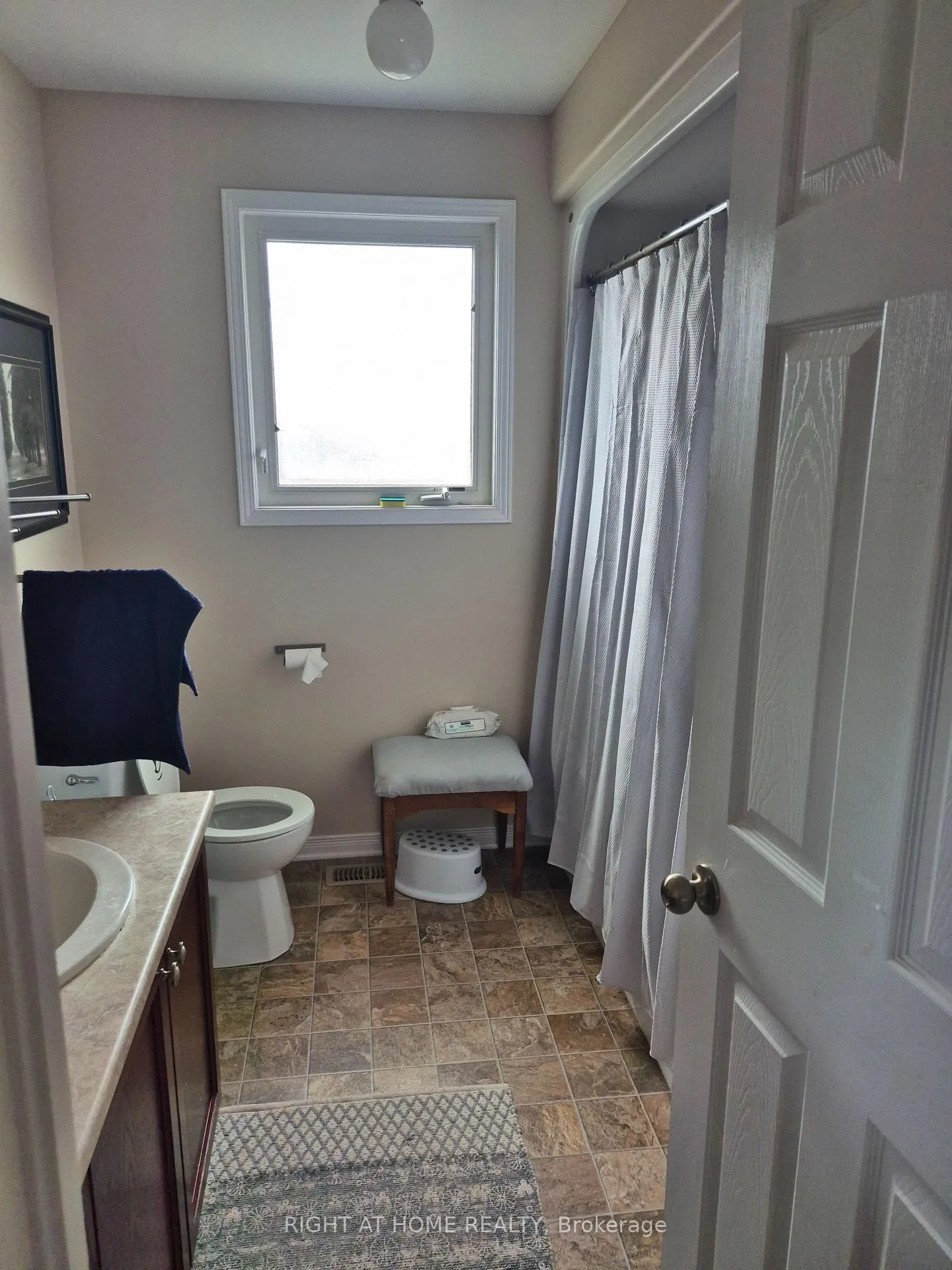 Photo 5 of 1478 Albany Drive, Kingston, City Northwest — HOMEH