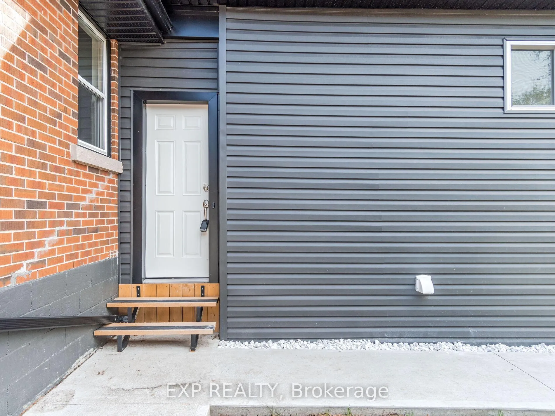 Photo 5 of Unit 2, 124 Upper Paradise Road, Hamilton, Westcliffe — HOMEH