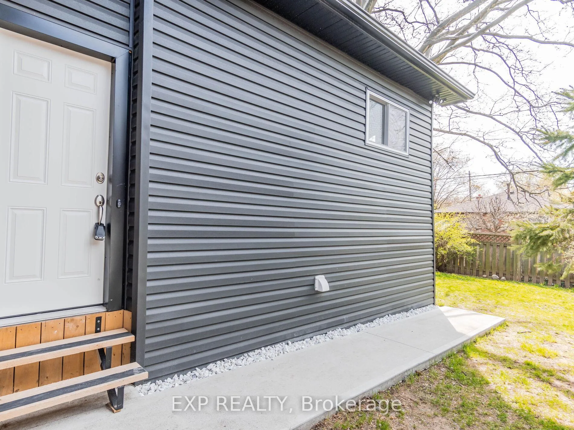 Photo 6 of Unit 2, 124 Upper Paradise Road, Hamilton, Westcliffe — HOMEH
