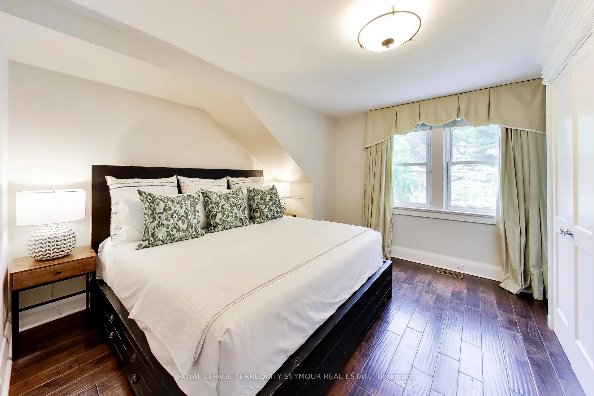 Photo 11 of 472 Balliol Street, Toronto, Mount Pleasant East — HOMEH