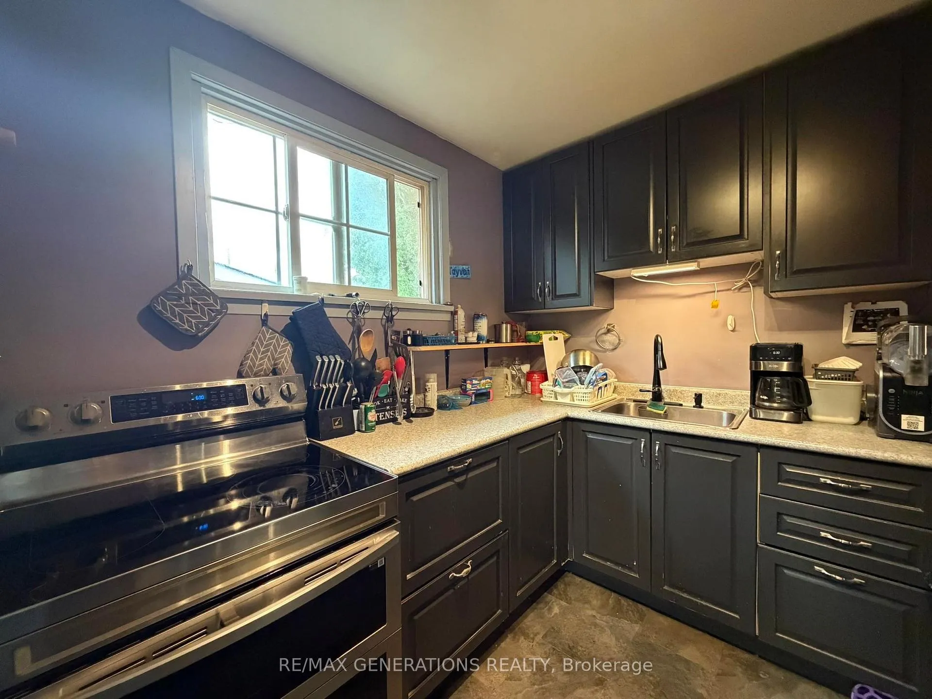 Photo 3 of 444 McKellar Street N, Thunder Bay, McKeller Park — HOMEH