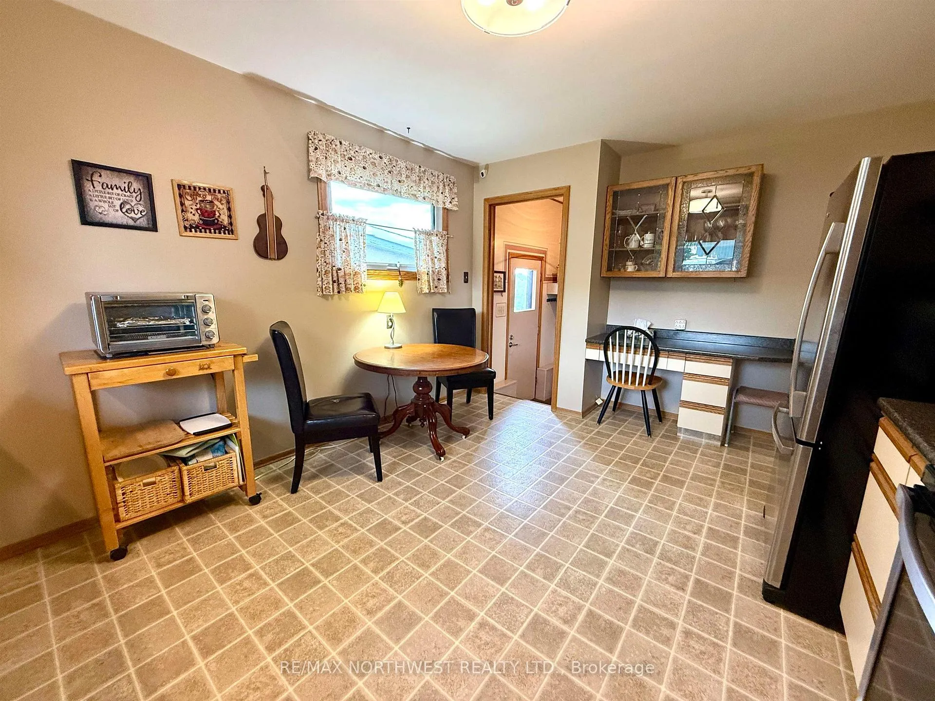 Photo 3 of 913 Park Street, Kenora, Central — HOMEH