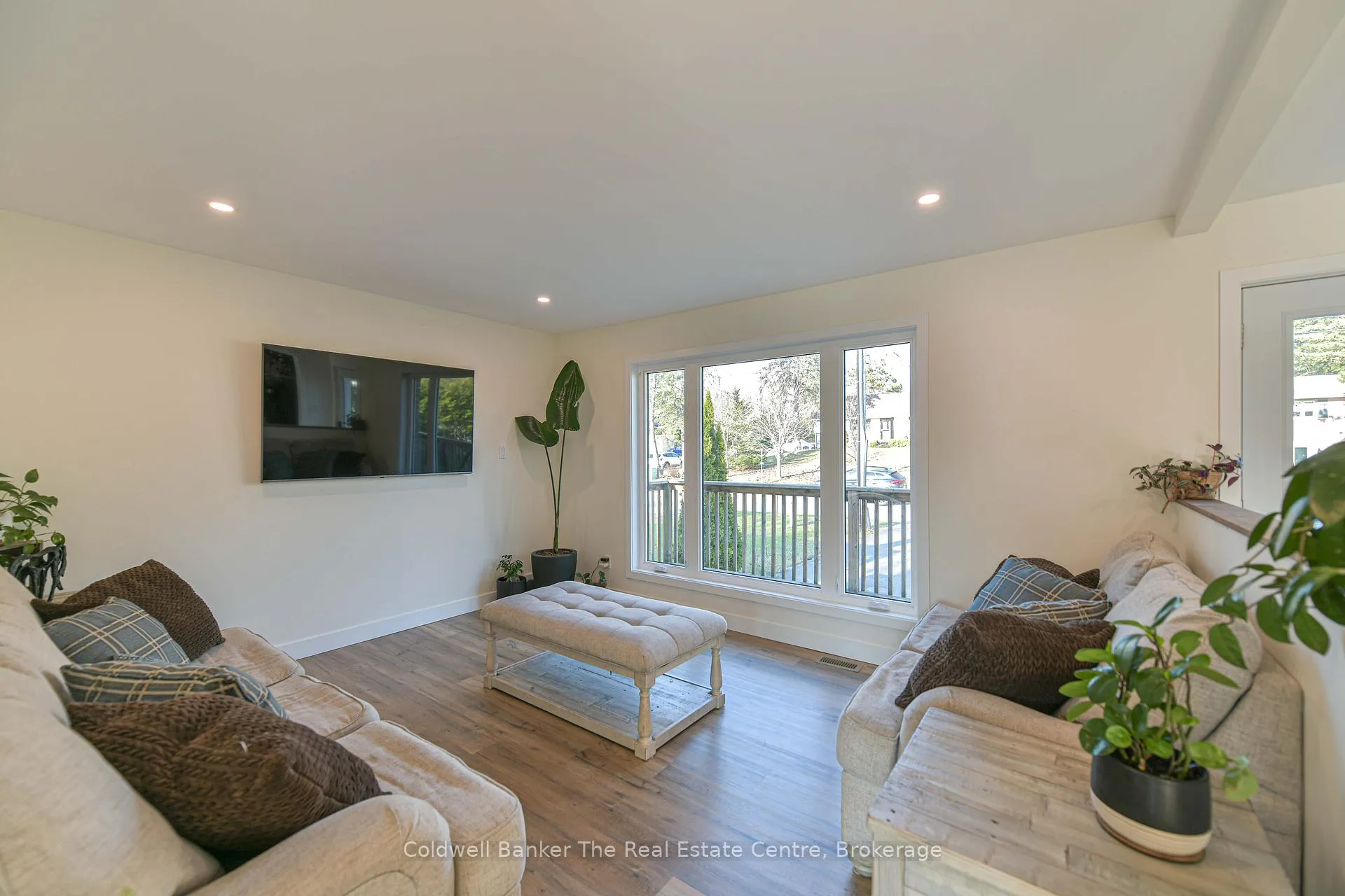 Photo 4 of 355 Louise Street, Gravenhurst, Muskoka (S) — HOMEH
