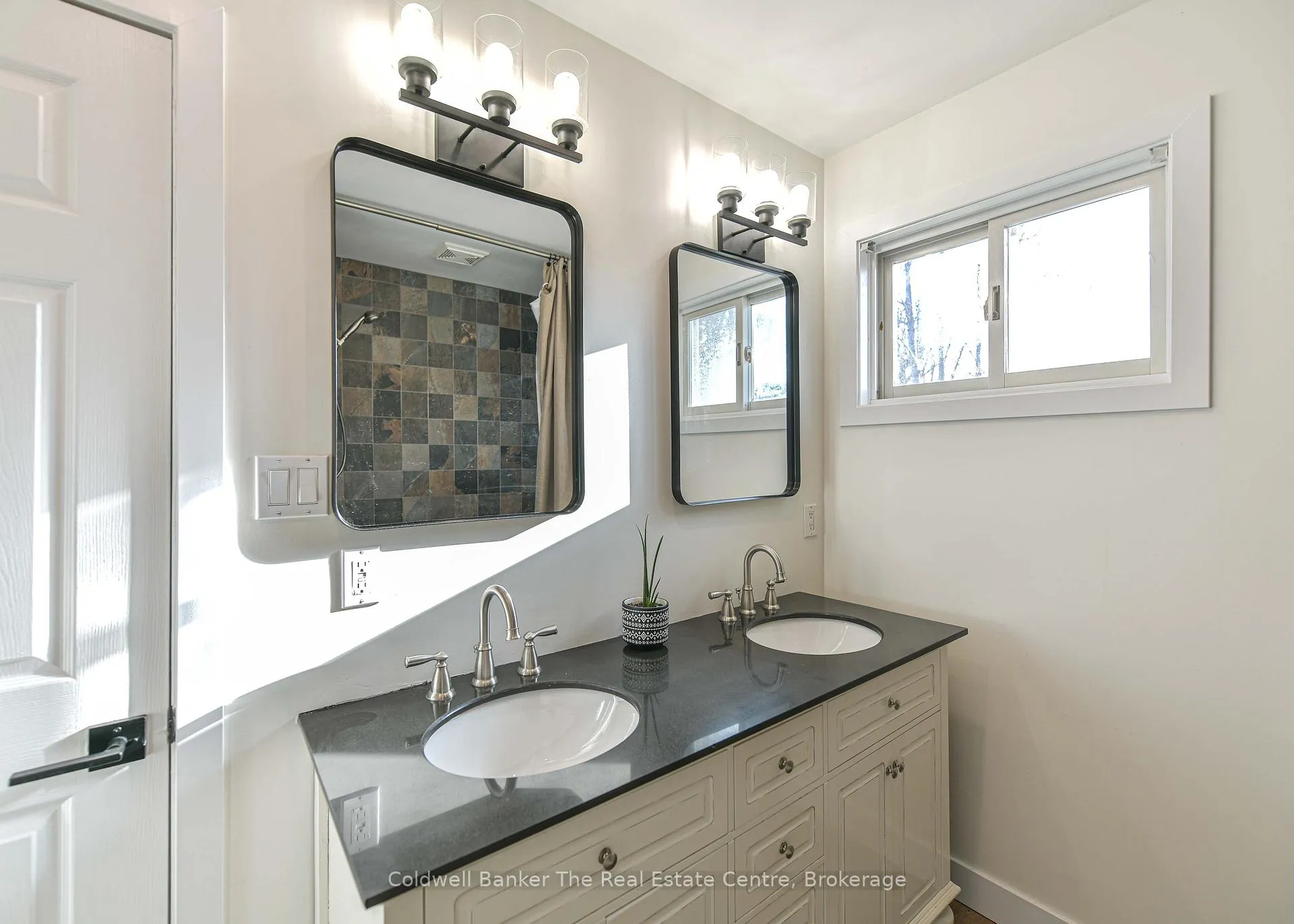Photo 15 of 355 Louise Street, Gravenhurst, Muskoka (S) — HOMEH