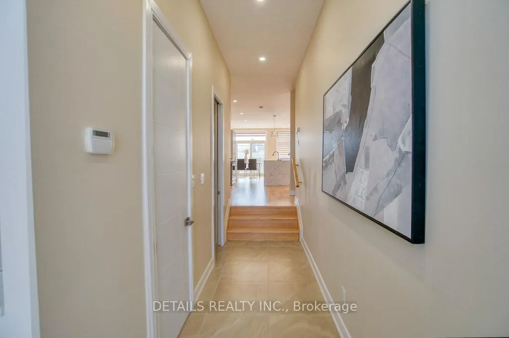 Photo 4 of 992 Baseline Road E, Ottawa, City View/Skyline/Fisher Heights/Parkwood Hills — HOMEH