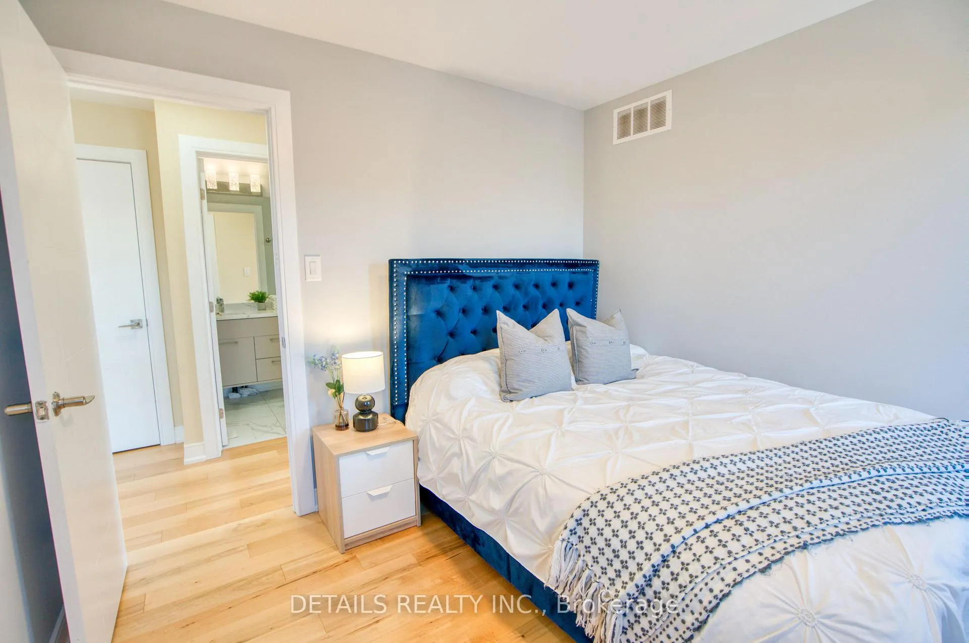 Photo 32 of 992 Baseline Road E, Ottawa, City View/Skyline/Fisher Heights/Parkwood Hills — HOMEH