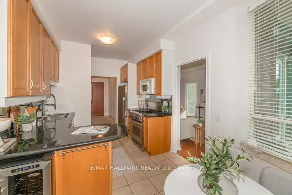Photo 5 of Unit 117, 9 Boardwalk Drive, Toronto, The Beaches — HOMEH