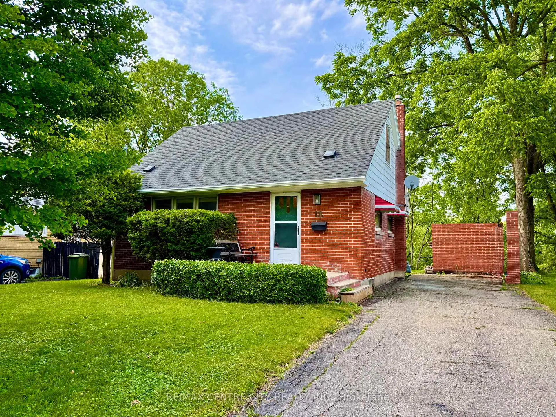 Photo 1 of 18 Montgomery Road, St. Thomas — HOMEH