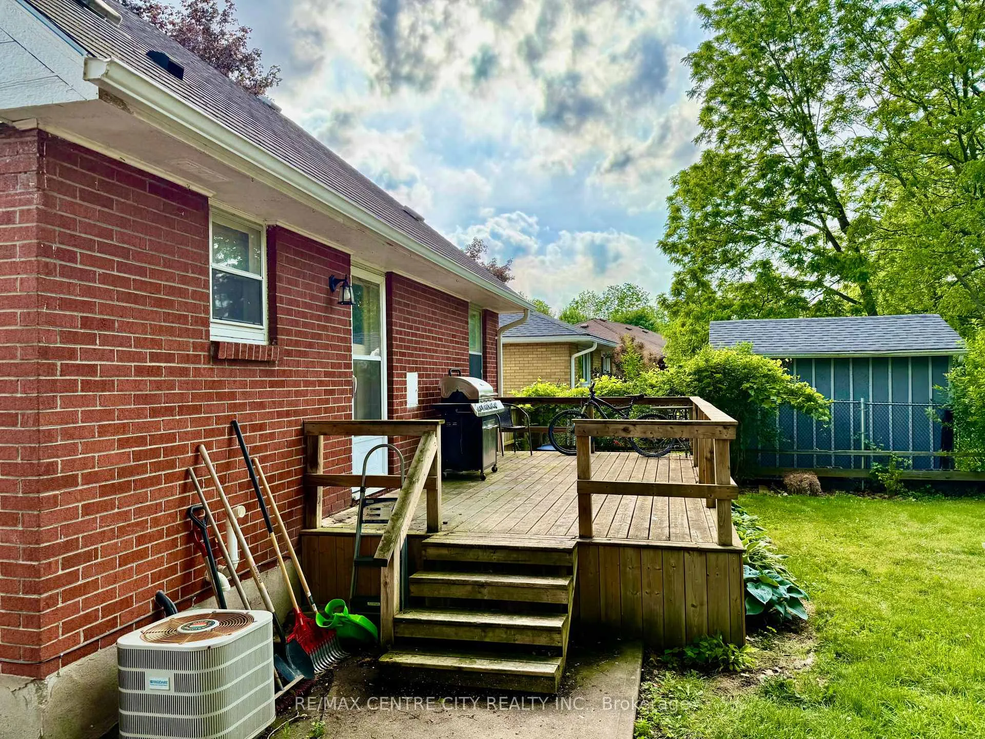 Photo 3 of 18 Montgomery Road, St. Thomas — HOMEH