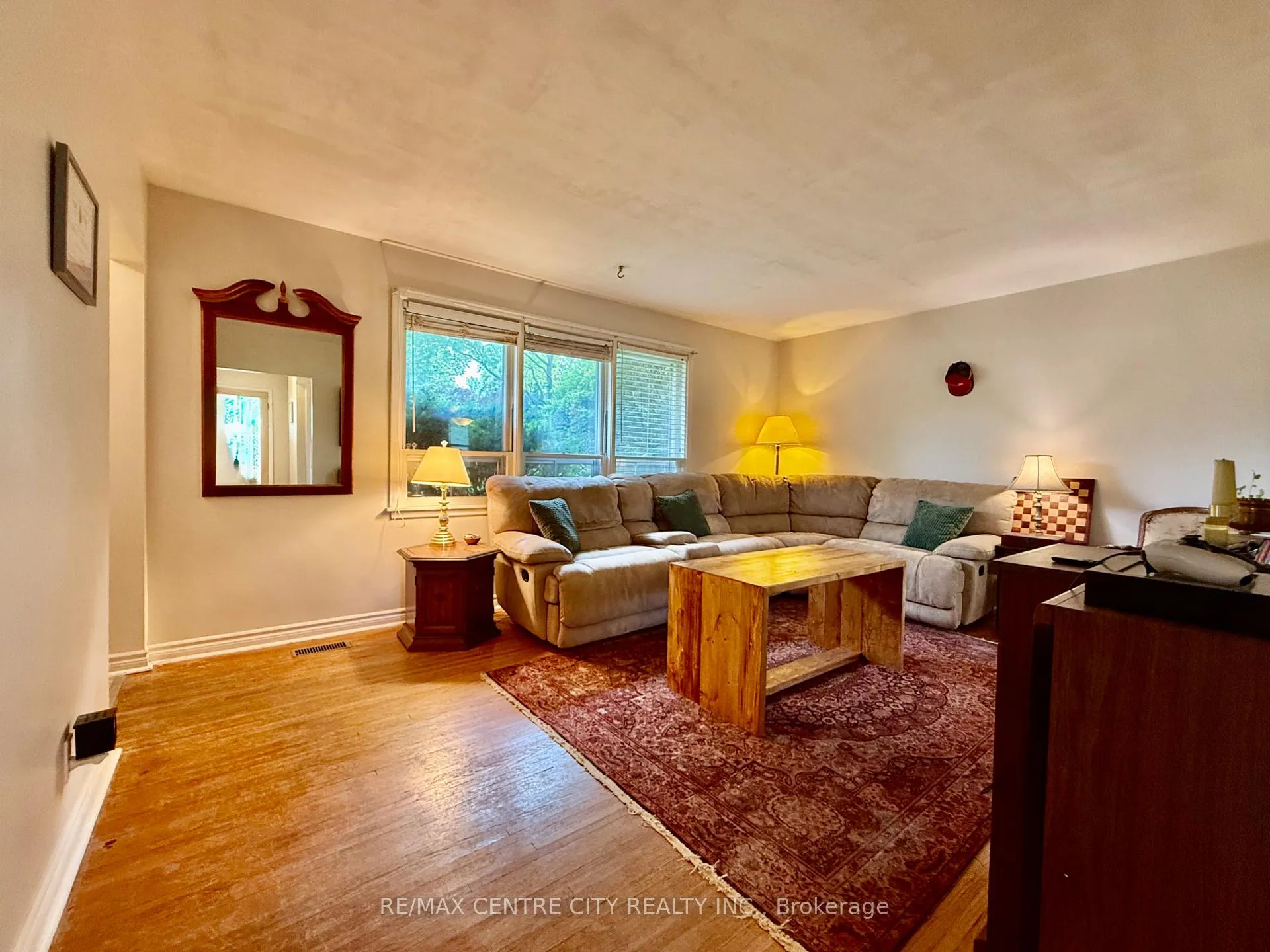 Photo 11 of 18 Montgomery Road, St. Thomas — HOMEH