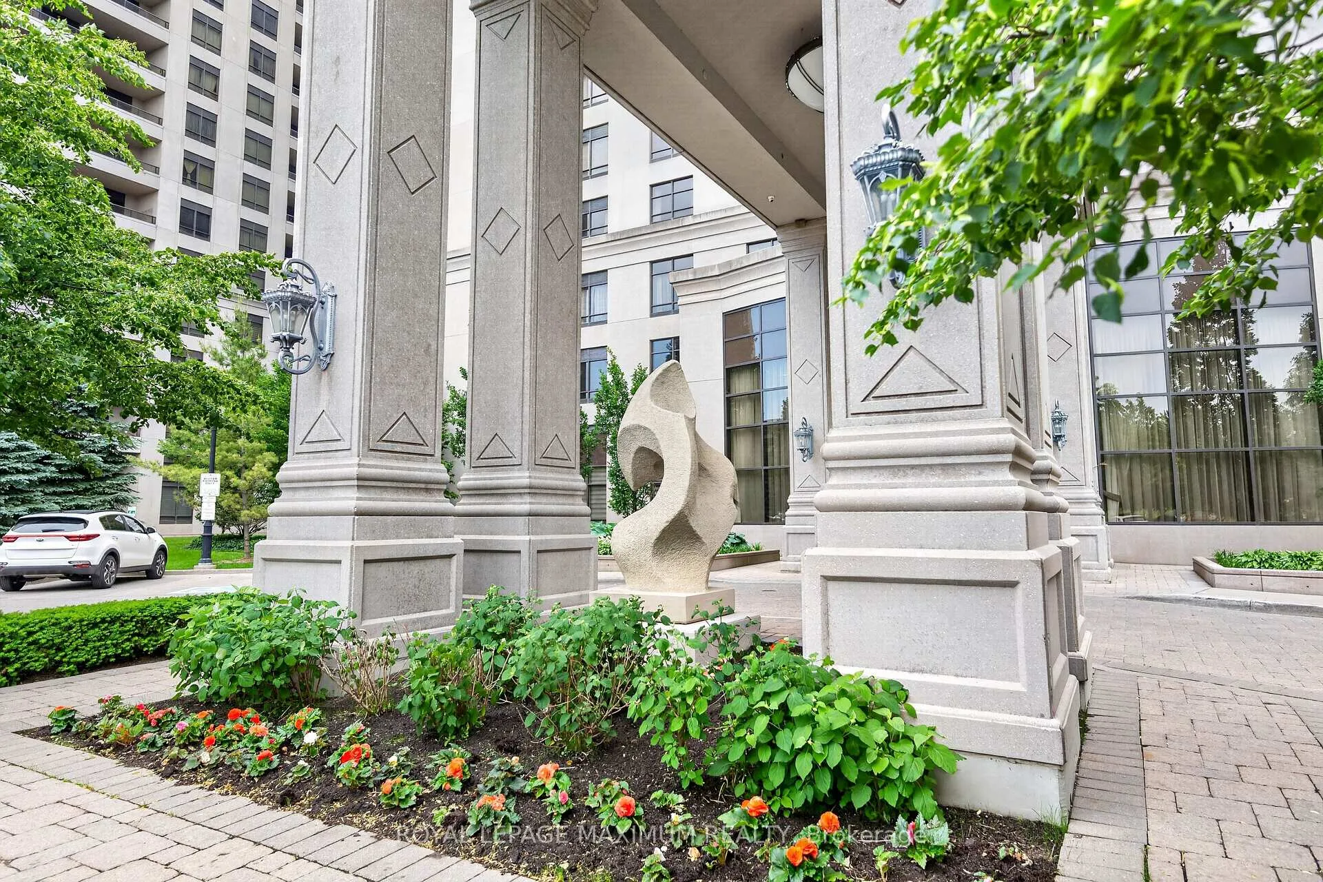 Photo 2 of Unit 914, 9245 Jane Street, Vaughan, Maple — HOMEH