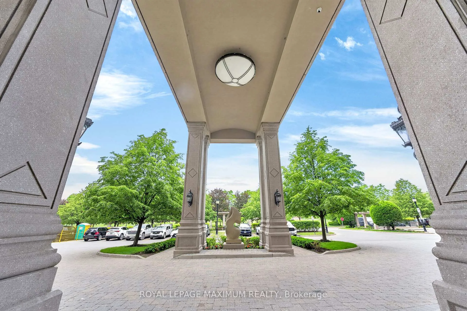 Photo 4 of Unit 914, 9245 Jane Street, Vaughan, Maple — HOMEH