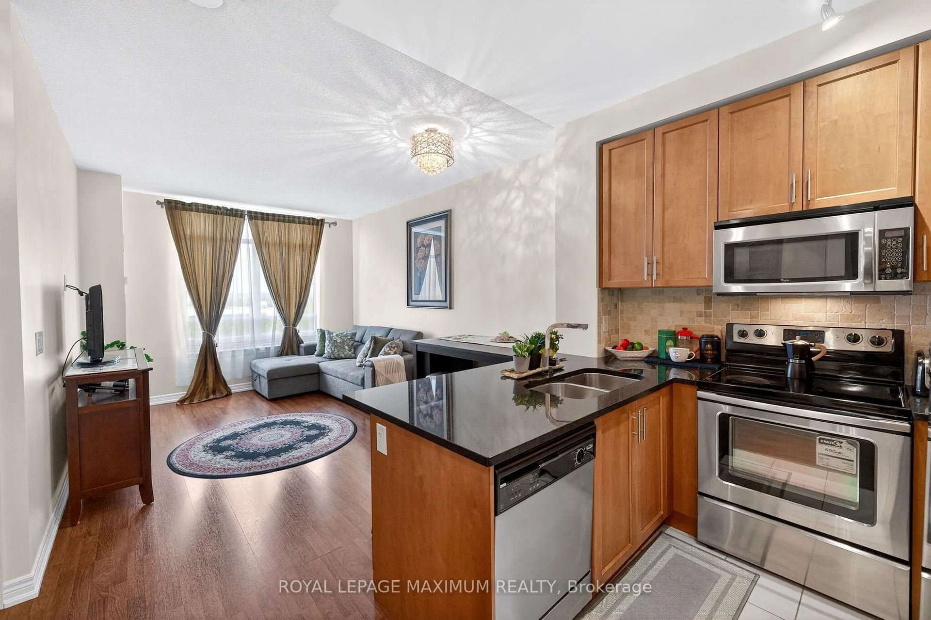 Photo 11 of Unit 914, 9245 Jane Street, Vaughan, Maple — HOMEH