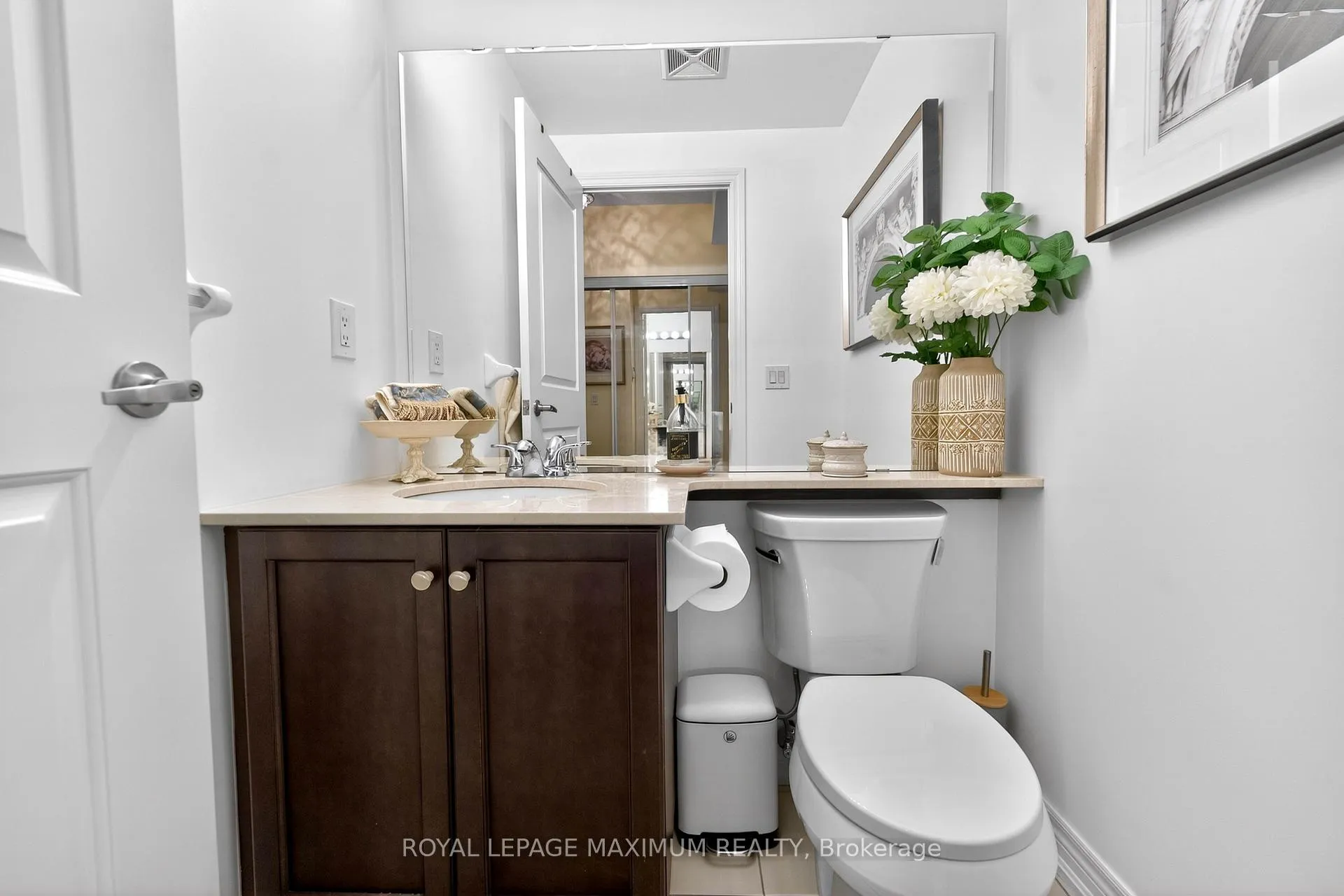 Photo 24 of Unit 914, 9245 Jane Street, Vaughan, Maple — HOMEH