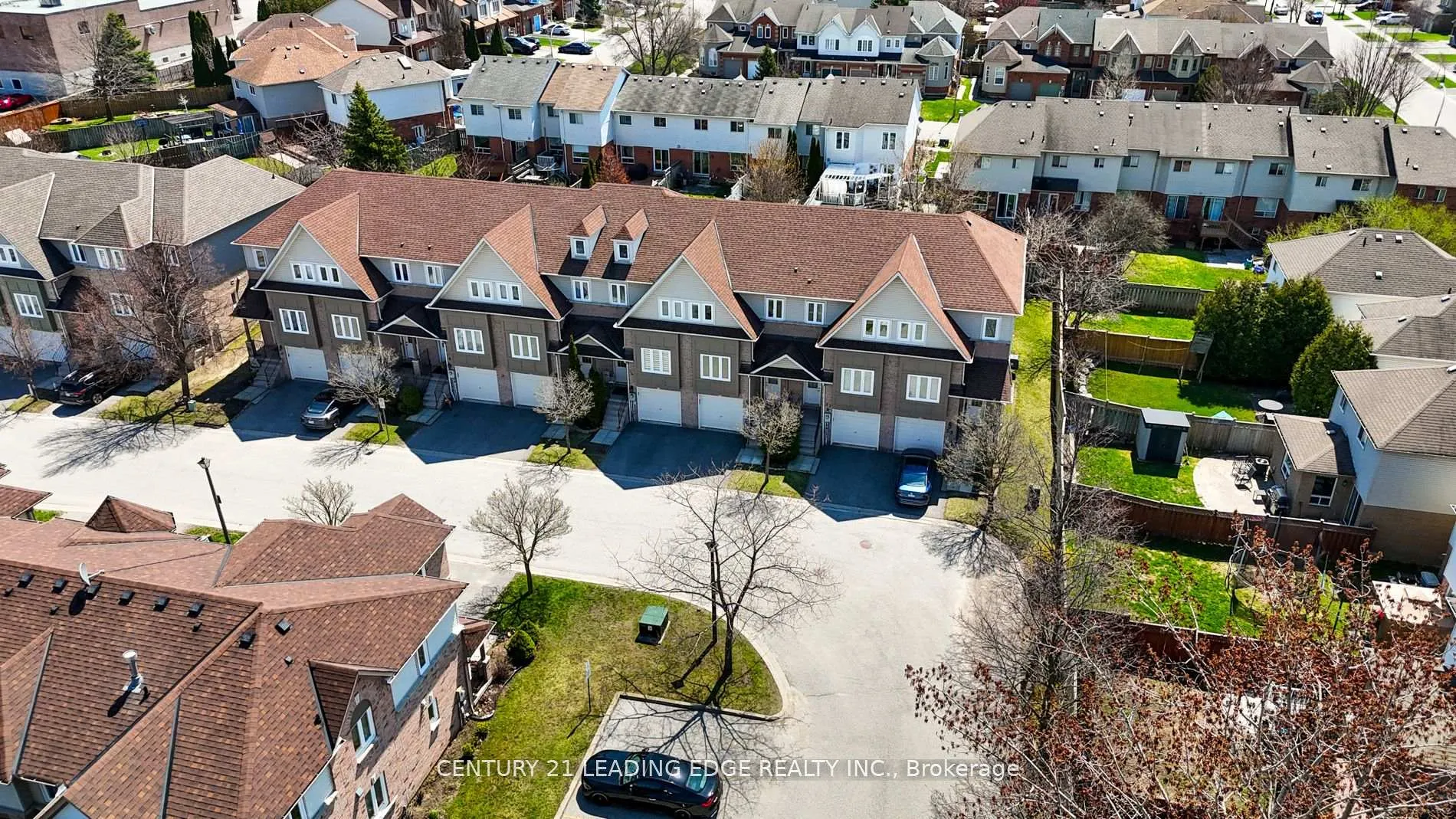 Photo 3 of 51 Alexis Way, Whitby, Williamsburg — HOMEH