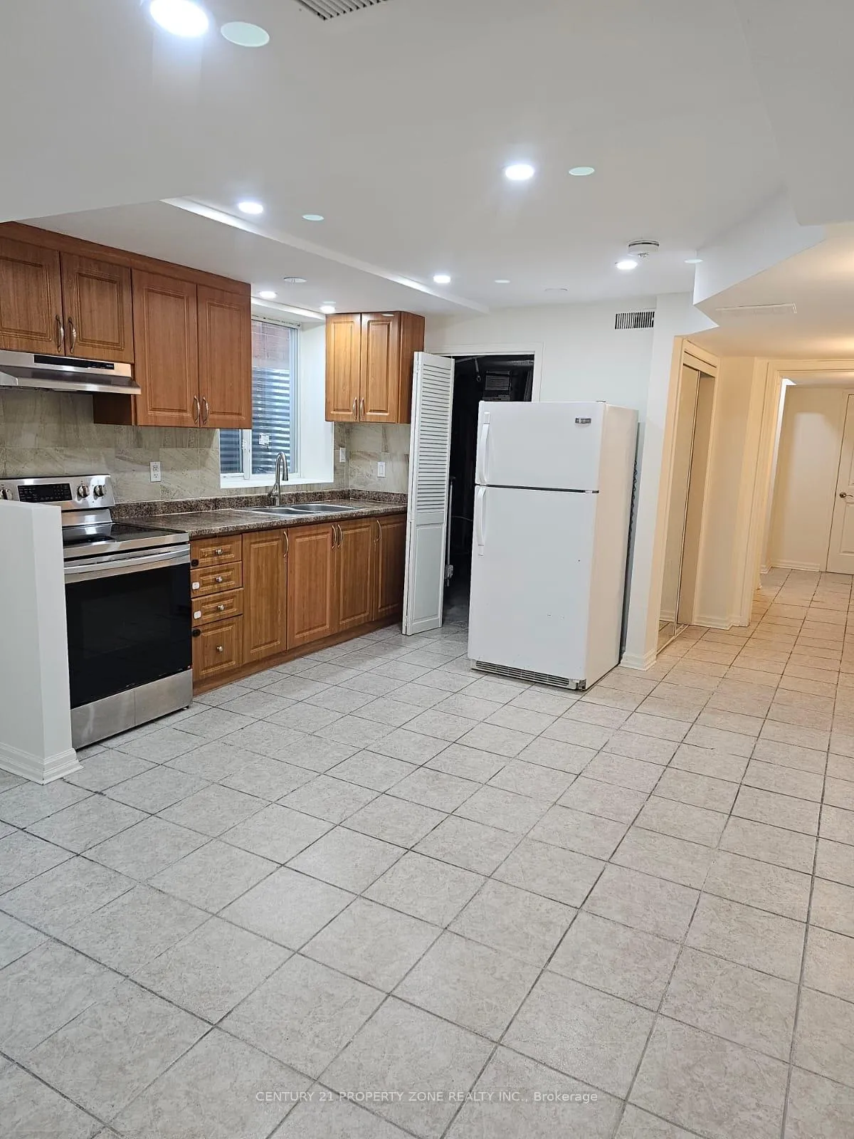 Photo 2 of 11 Chalkfarm Crescent, Brampton, Northwest Sandalwood Parkway — HOMEH