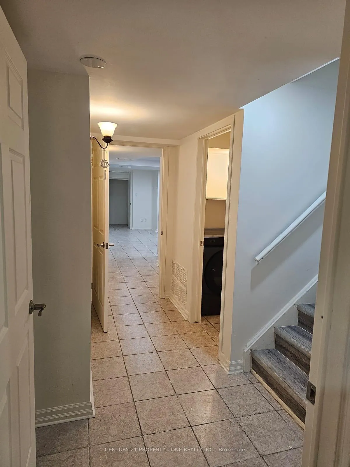 Photo 4 of 11 Chalkfarm Crescent, Brampton, Northwest Sandalwood Parkway — HOMEH