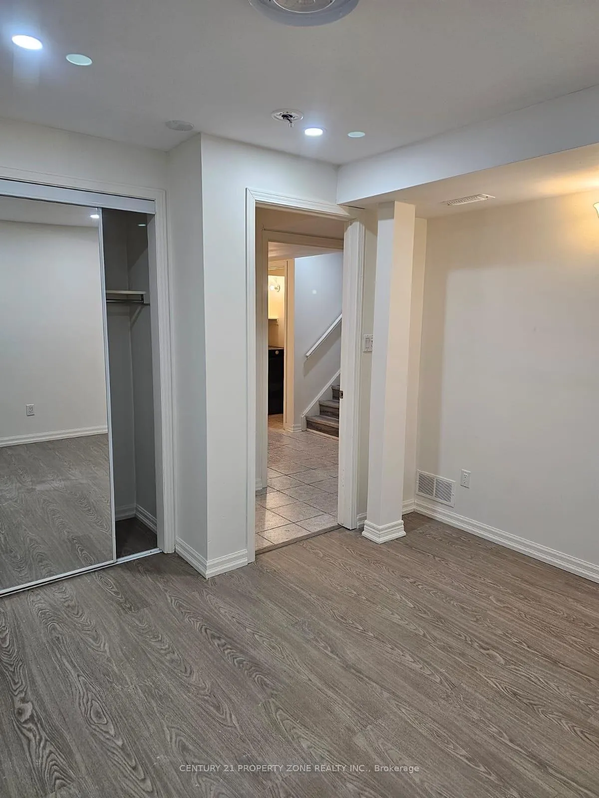 Photo 5 of 11 Chalkfarm Crescent, Brampton, Northwest Sandalwood Parkway — HOMEH