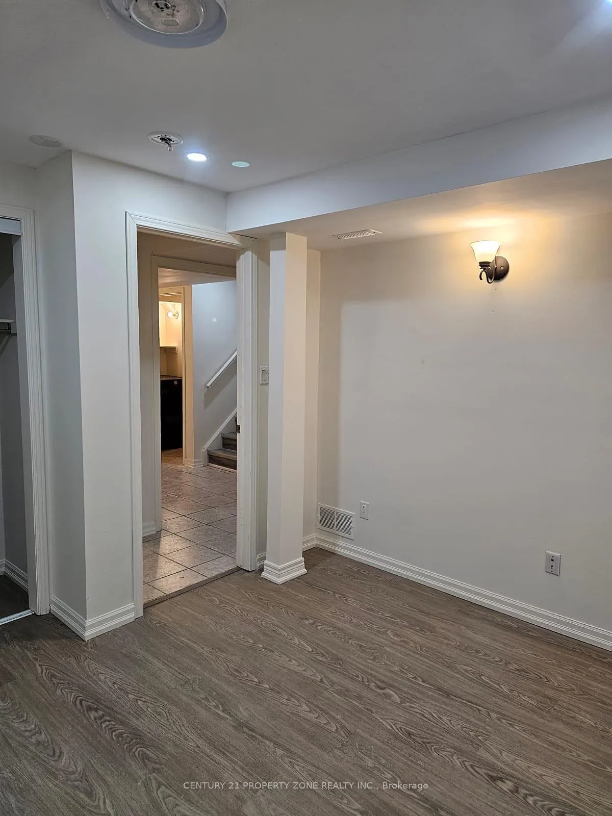 Photo 6 of 11 Chalkfarm Crescent, Brampton, Northwest Sandalwood Parkway — HOMEH
