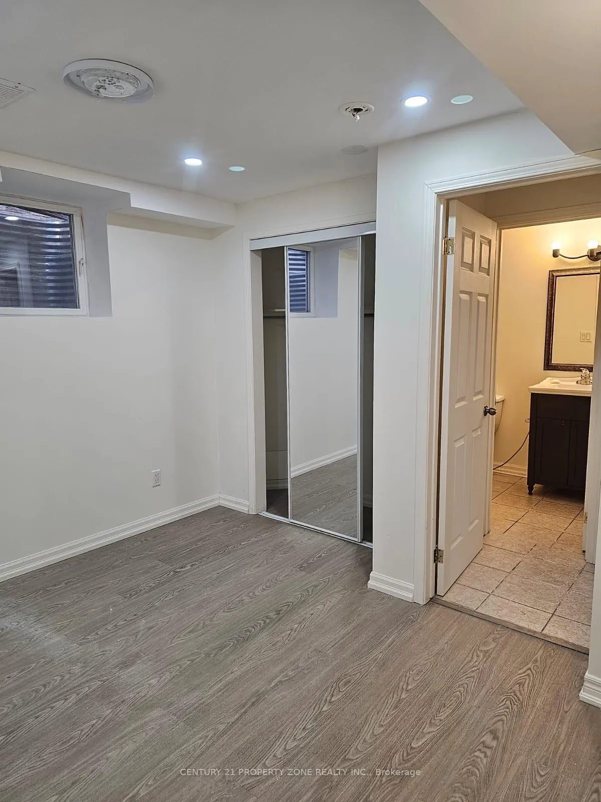 Photo 8 of 11 Chalkfarm Crescent, Brampton, Northwest Sandalwood Parkway — HOMEH
