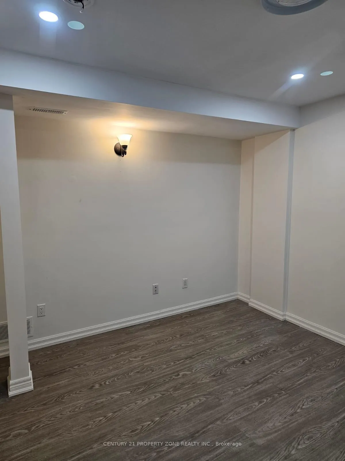 Photo 10 of 11 Chalkfarm Crescent, Brampton, Northwest Sandalwood Parkway — HOMEH