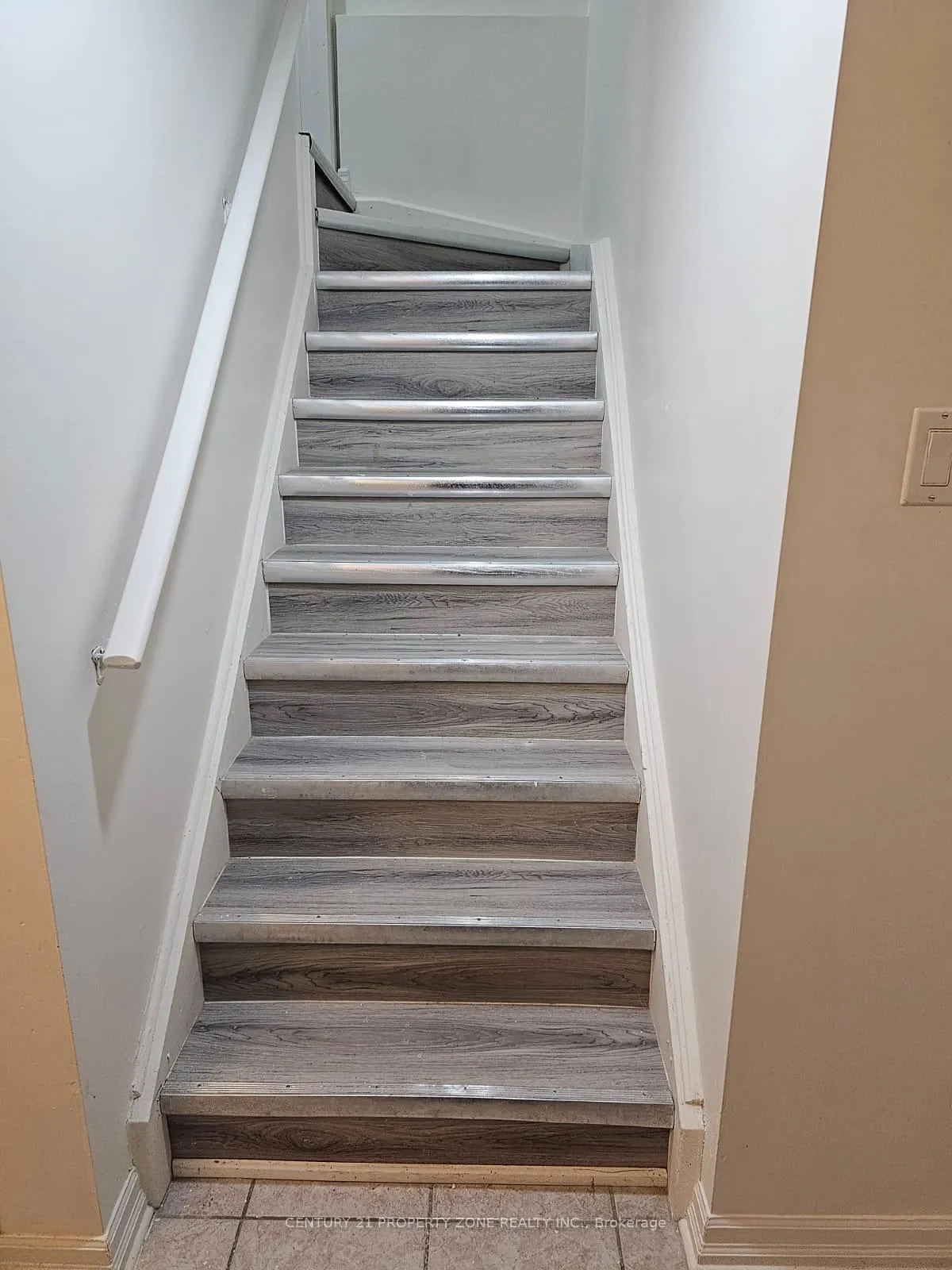 Photo 14 of 11 Chalkfarm Crescent, Brampton, Northwest Sandalwood Parkway — HOMEH