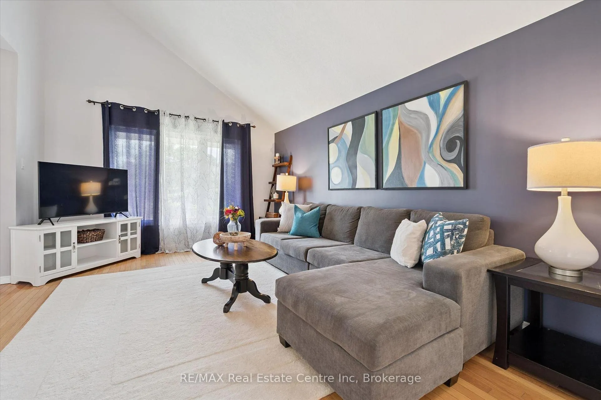 Photo 5 of 325 Tait Crescent, Centre Wellington, Fergus — HOMEH