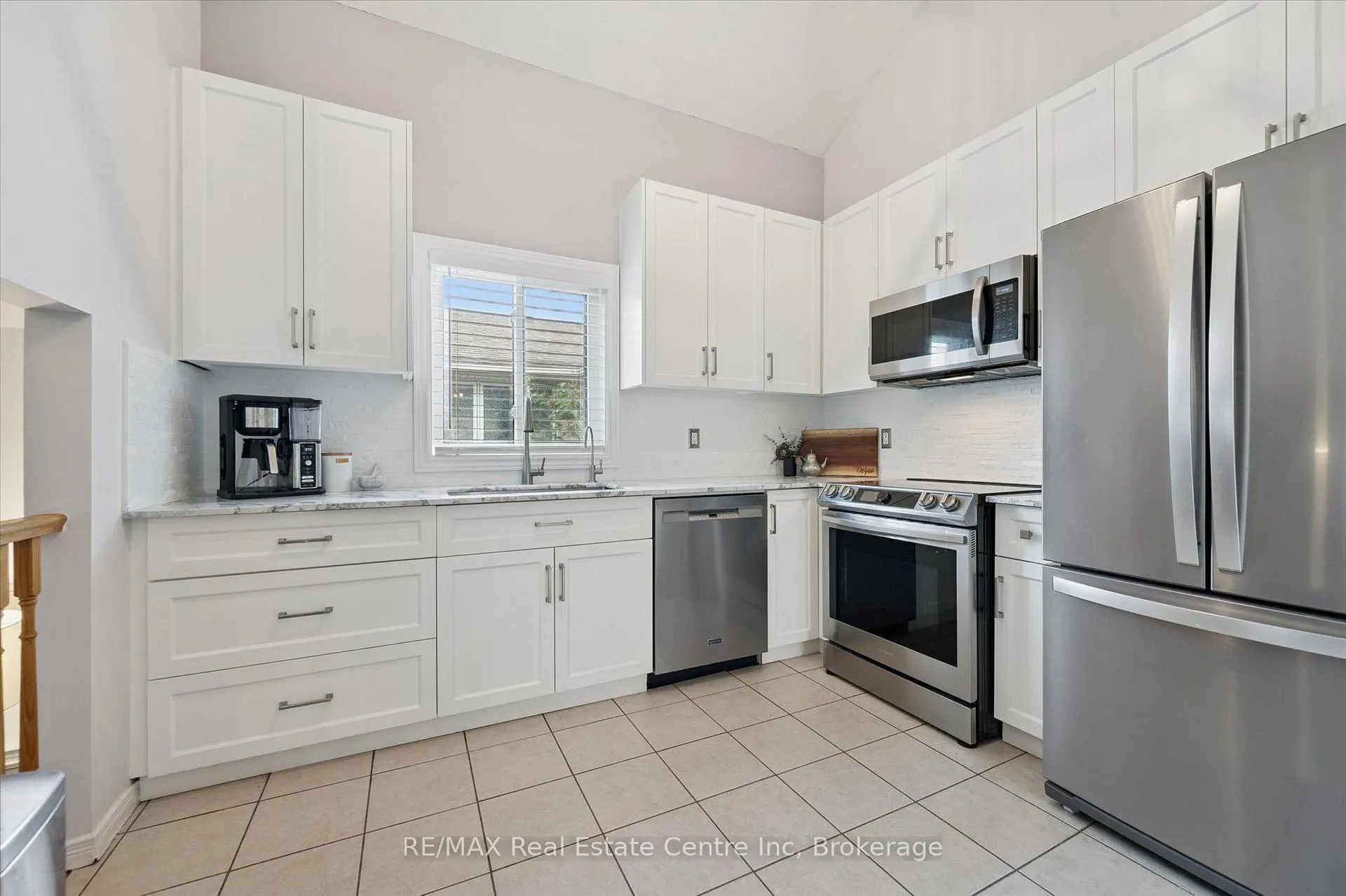 Photo 8 of 325 Tait Crescent, Centre Wellington, Fergus — HOMEH