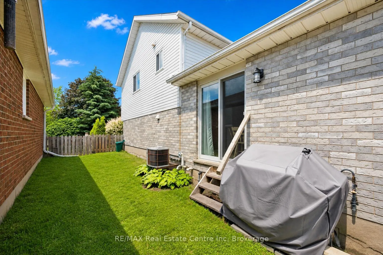 Photo 23 of 325 Tait Crescent, Centre Wellington, Fergus — HOMEH