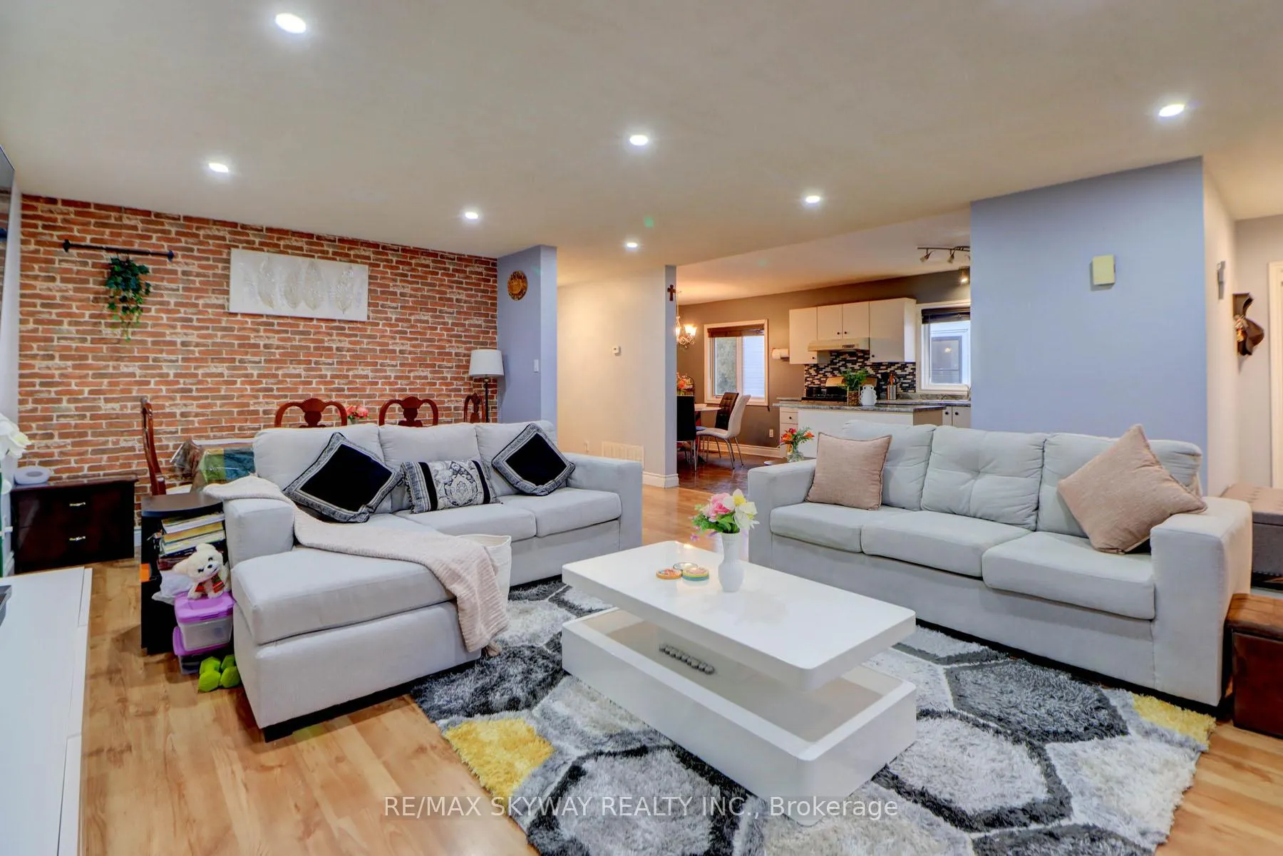 Photo 2 of 282B Brock Street W, Uxbridge — HOMEH