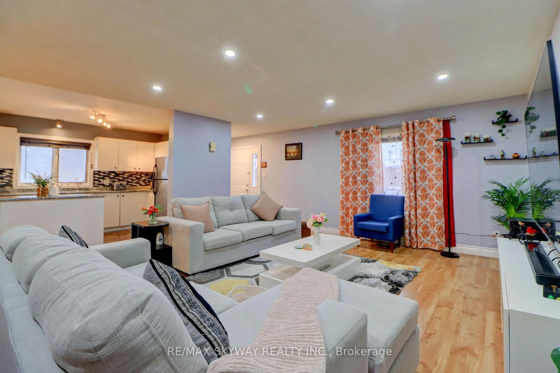 Photo 5 of 282B Brock Street W, Uxbridge — HOMEH