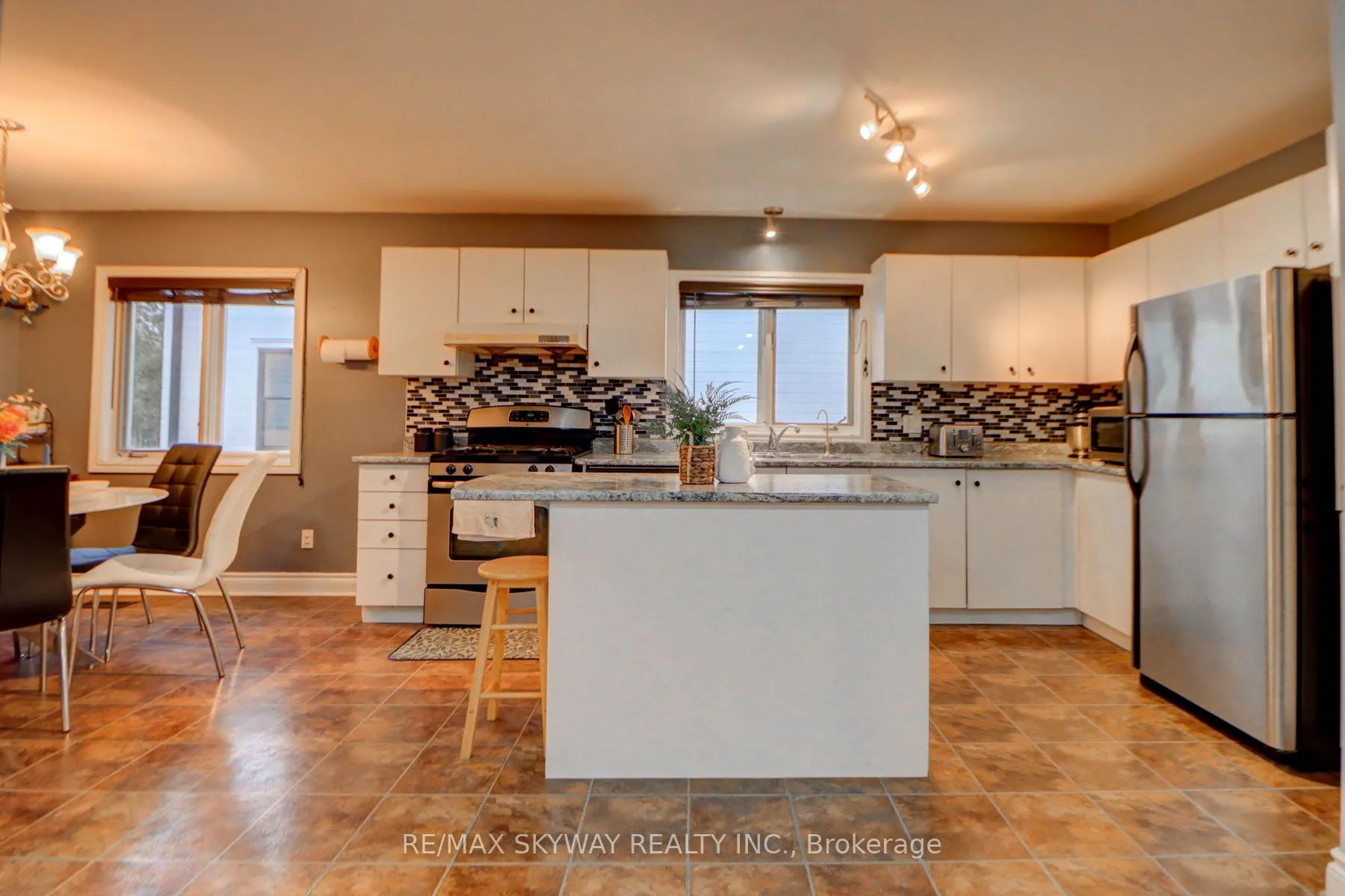 Photo 6 of 282B Brock Street W, Uxbridge — HOMEH