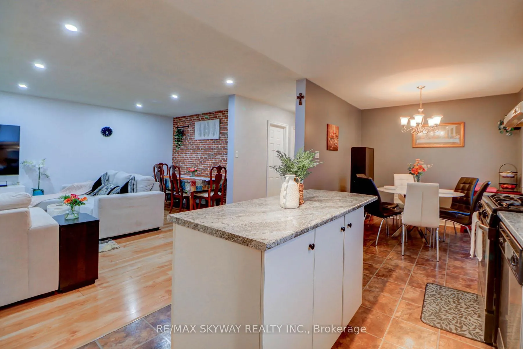 Photo 8 of 282B Brock Street W, Uxbridge — HOMEH