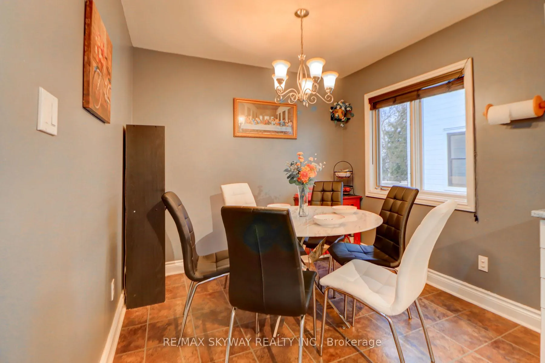 Photo 9 of 282B Brock Street W, Uxbridge — HOMEH