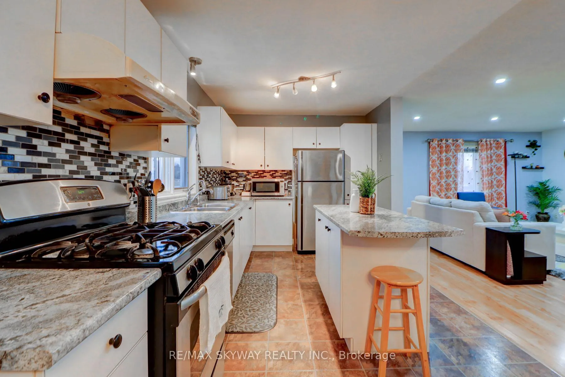 Photo 27 of 282B Brock Street W, Uxbridge — HOMEH