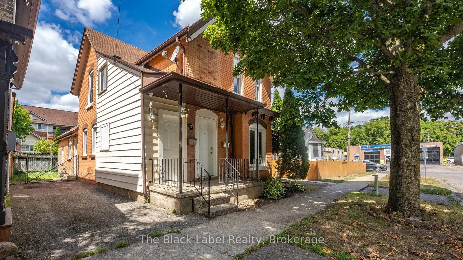 Photo 1 of Unit Upper Level, 294 Park Avenue, Brantford, East Ward — HOMEH