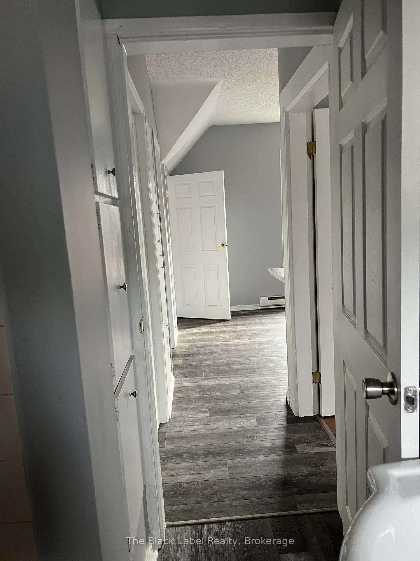 Photo 2 of Unit Upper Level, 294 Park Avenue, Brantford, East Ward — HOMEH