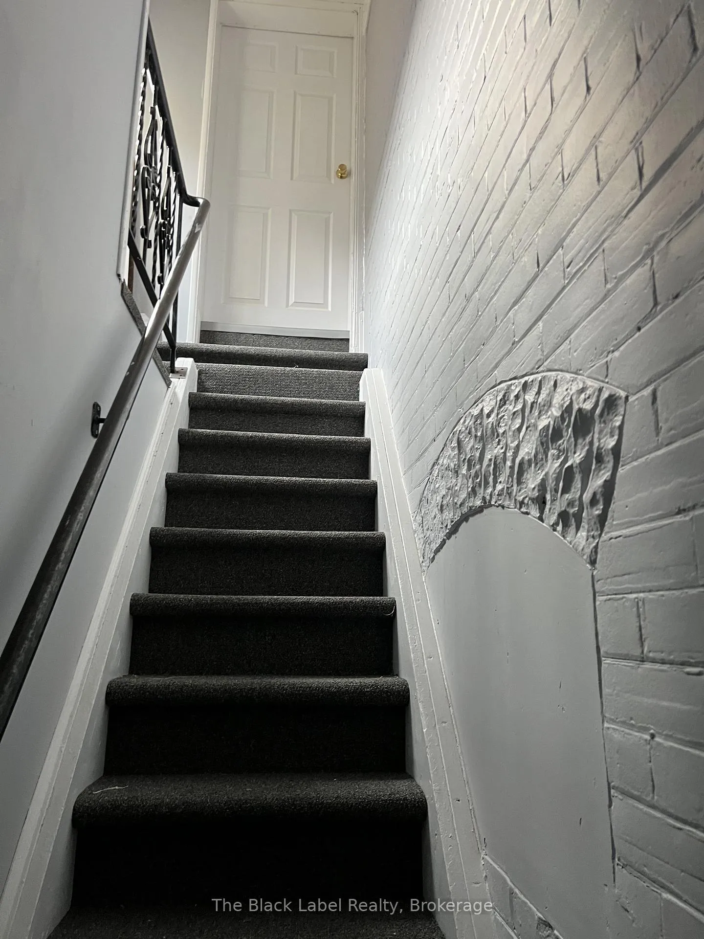 Photo 4 of Unit Upper Level, 294 Park Avenue, Brantford, East Ward — HOMEH