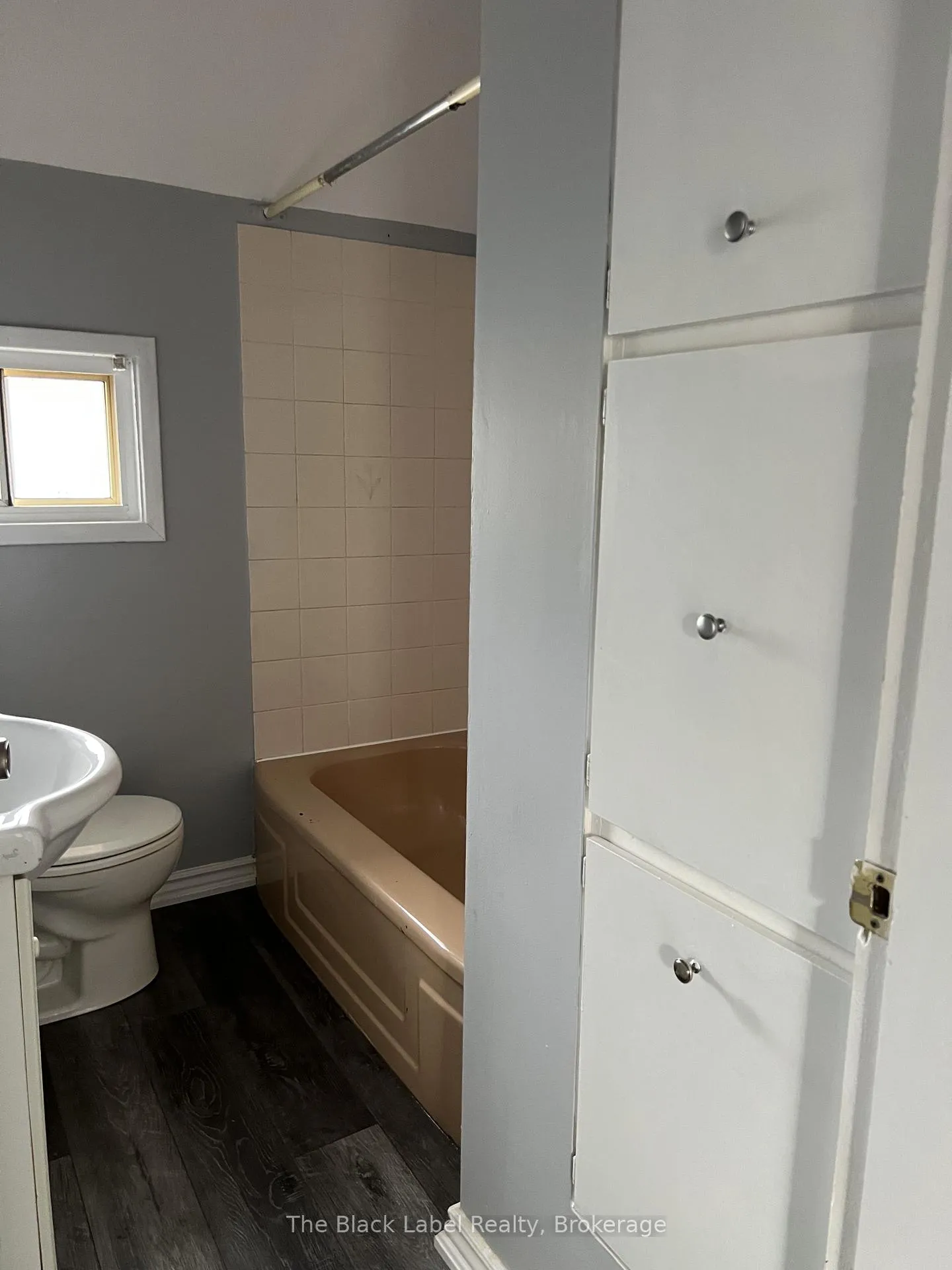 Photo 5 of Unit Upper Level, 294 Park Avenue, Brantford, East Ward — HOMEH