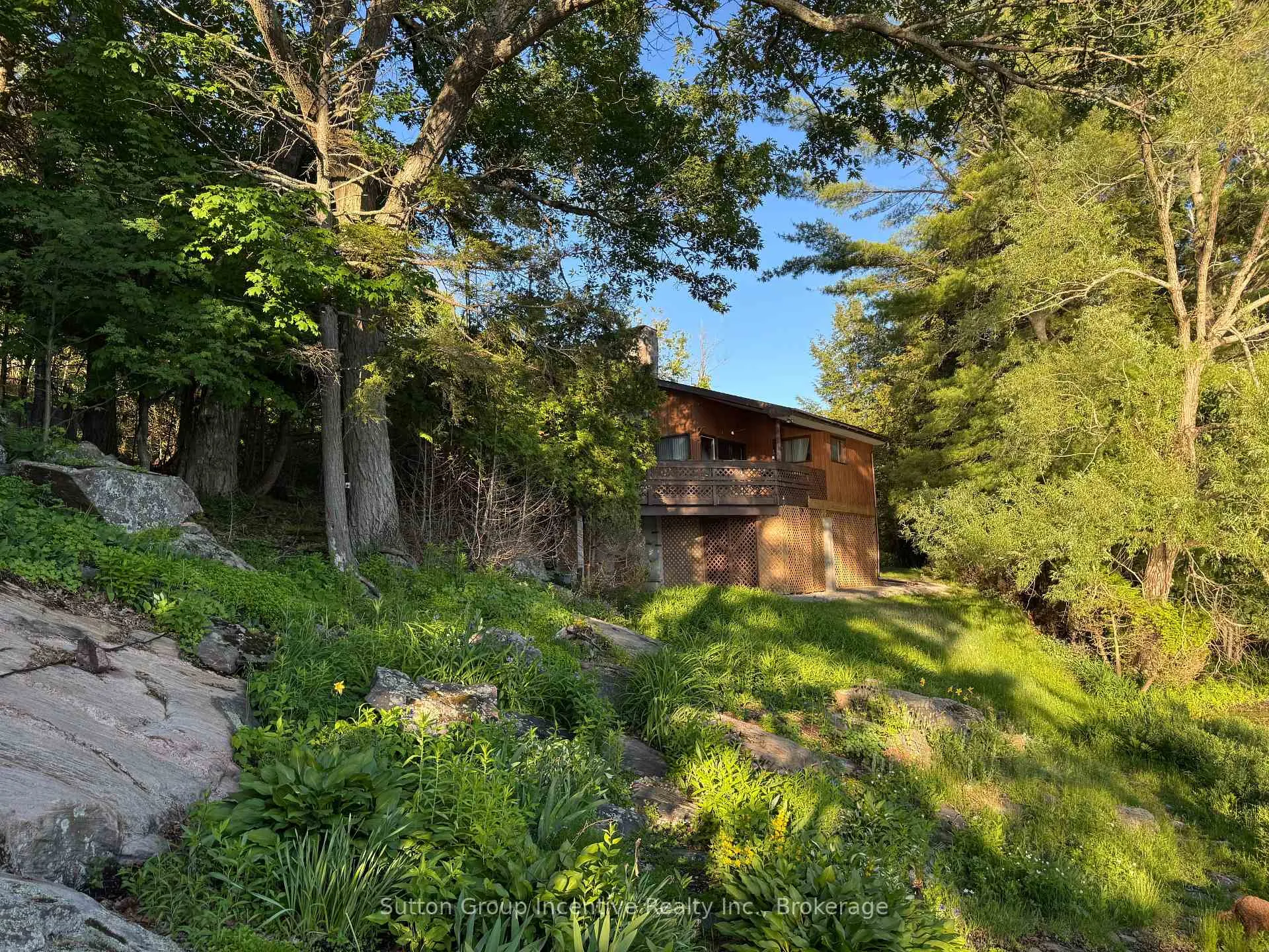 Photo 2 of 1017 Goldfinch Court, Gravenhurst, Morrison — HOMEH