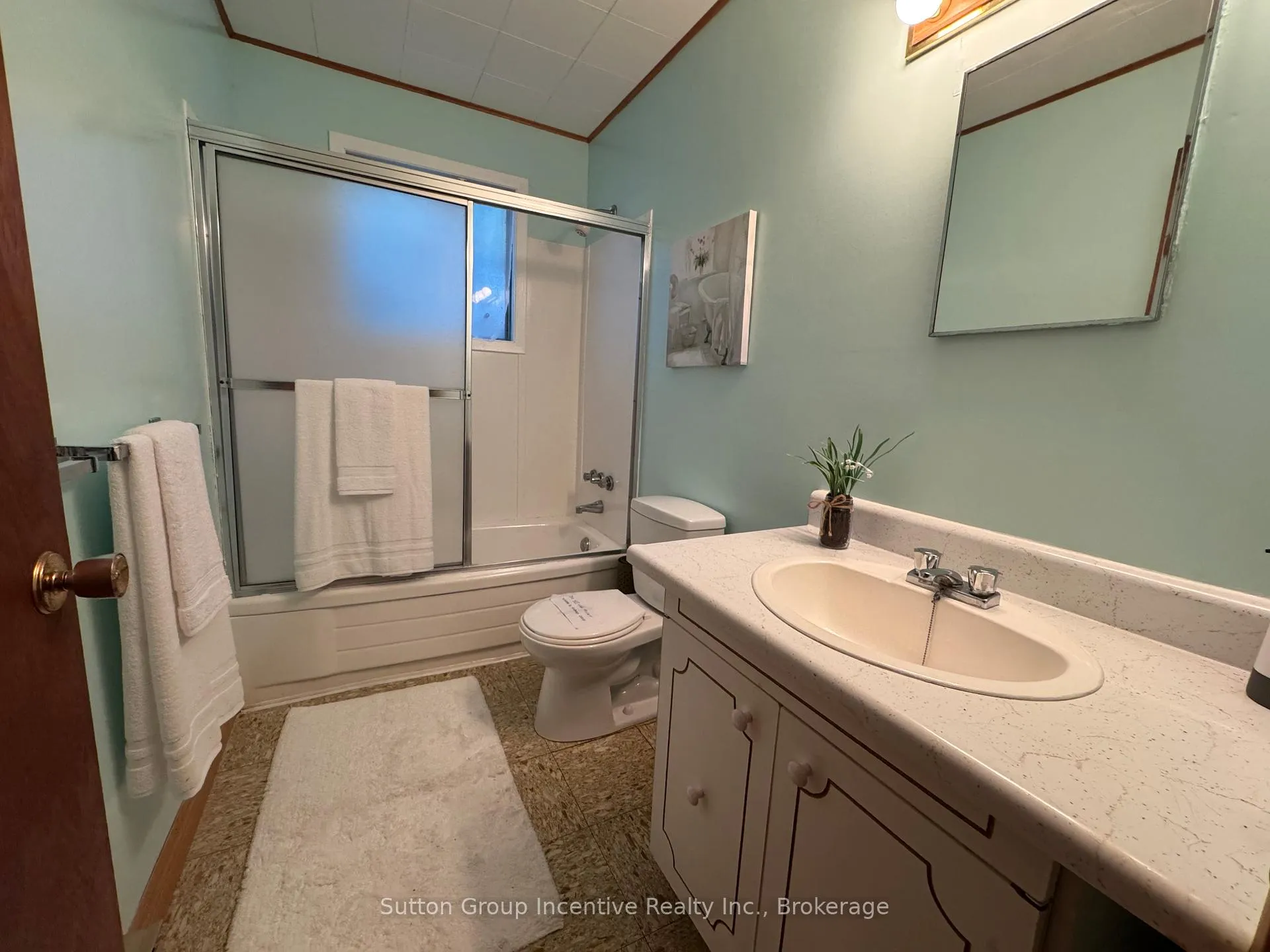 Photo 13 of 1017 Goldfinch Court, Gravenhurst, Morrison — HOMEH