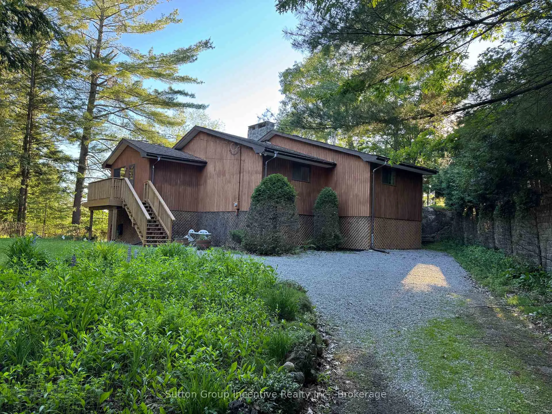 Photo 1 of 1017 Goldfinch Court, Gravenhurst, Morrison — HOMEH