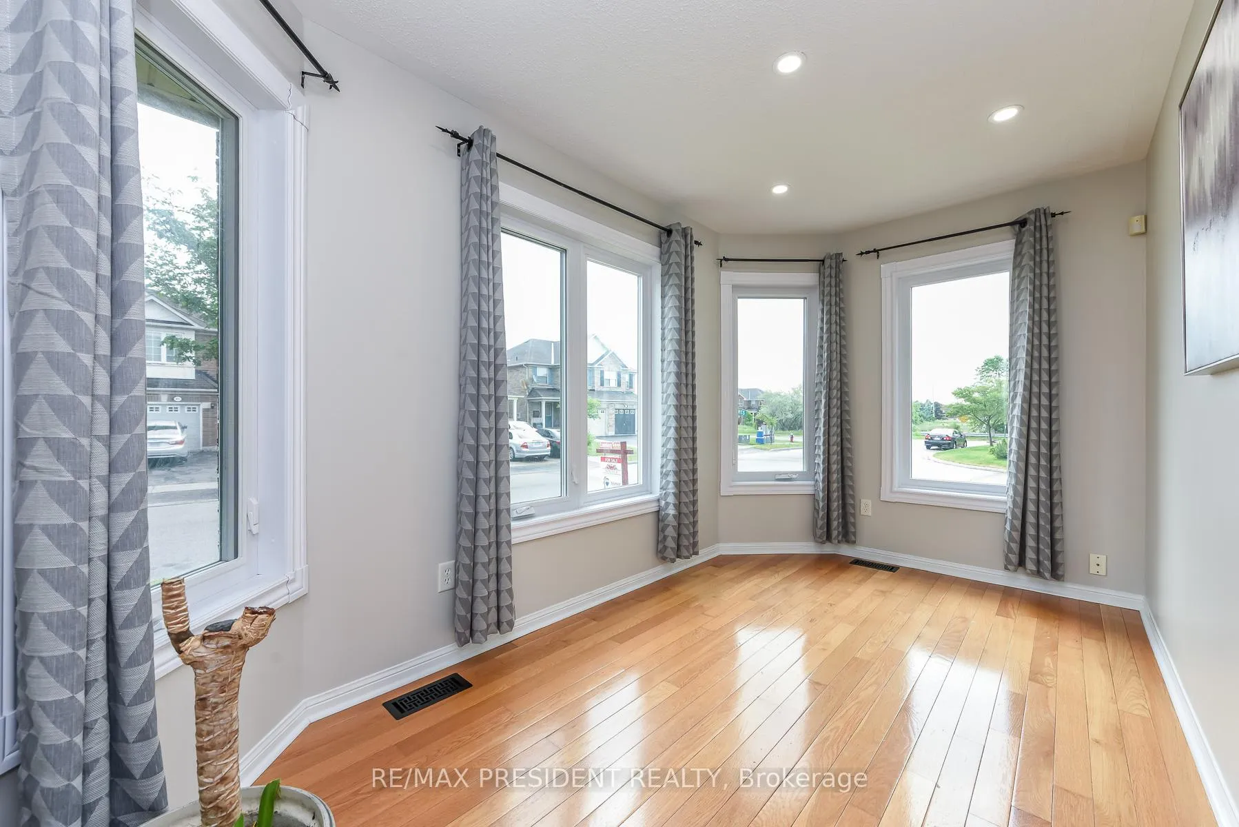 Photo 7 of 26 Levida Street, Brampton, Vales of Castlemore — HOMEH