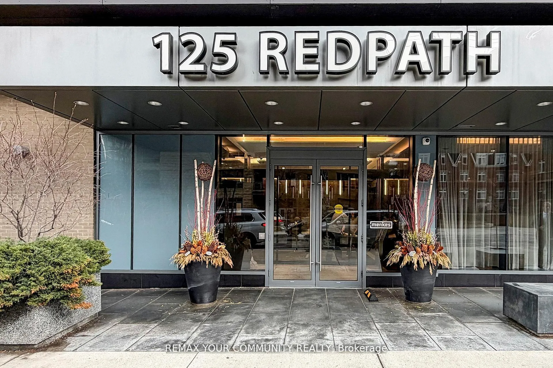 Photo 2 of Unit 1005, 125 Redpath Avenue, Toronto, Mount Pleasant East — HOMEH