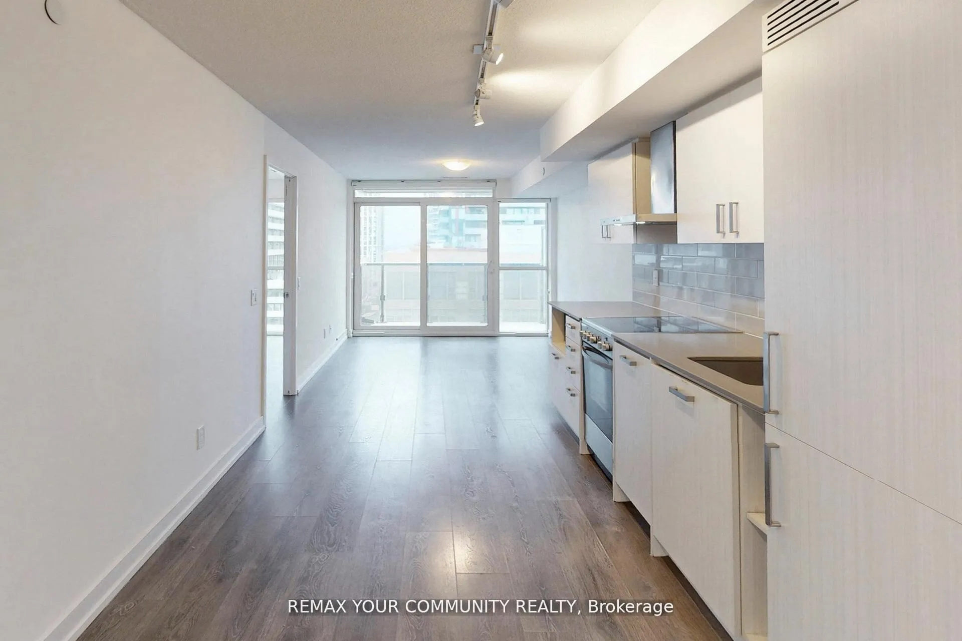 Photo 8 of Unit 1005, 125 Redpath Avenue, Toronto, Mount Pleasant East — HOMEH