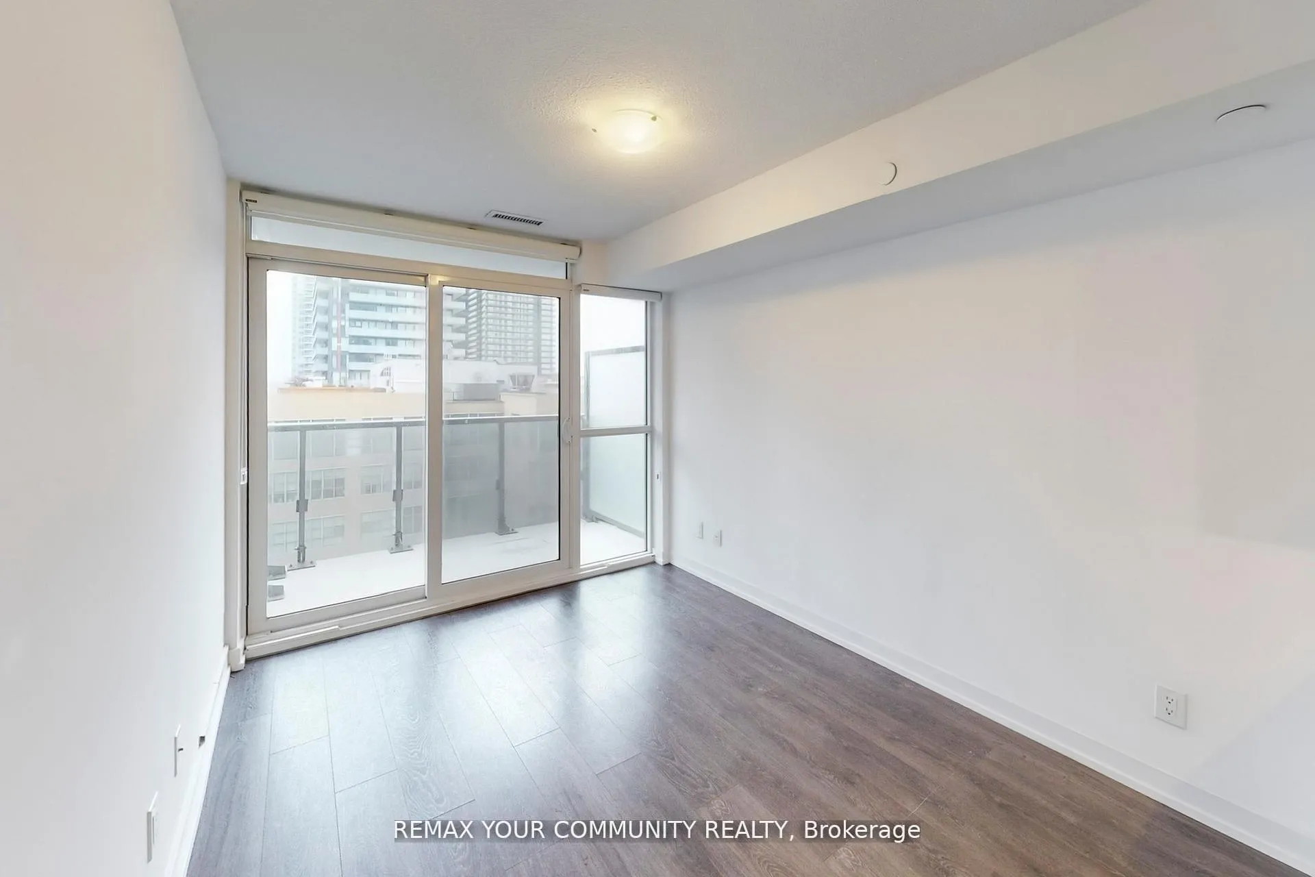 Photo 9 of Unit 1005, 125 Redpath Avenue, Toronto, Mount Pleasant East — HOMEH