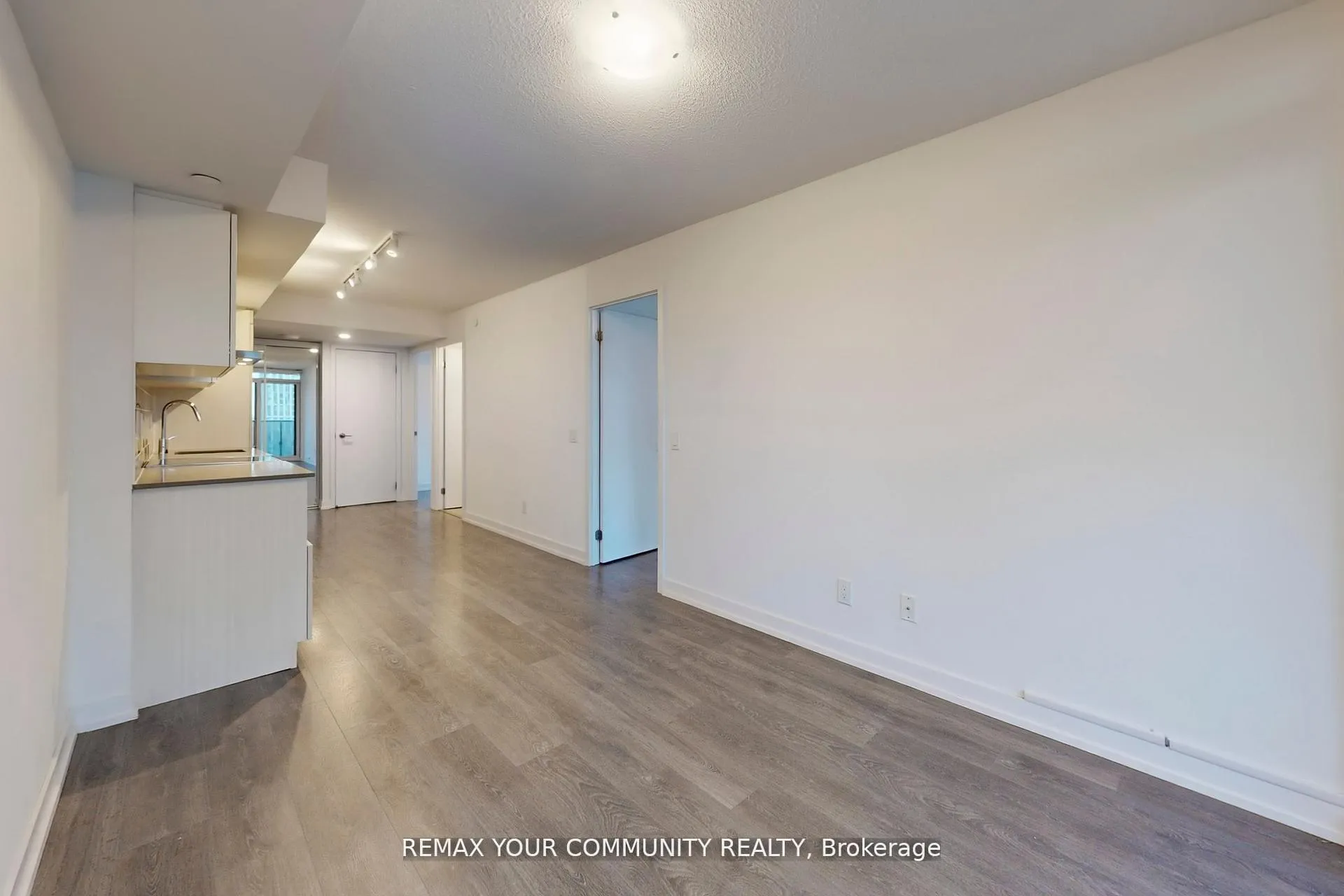 Photo 11 of Unit 1005, 125 Redpath Avenue, Toronto, Mount Pleasant East — HOMEH